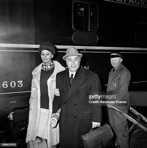 Actress Sophia Loren And Husband Carlo Ponti Arrive At Paris Gare De Lyon To Attend The the Premiere Of the Movie 'Le Couteau Dans La Plaie' - 'Five...