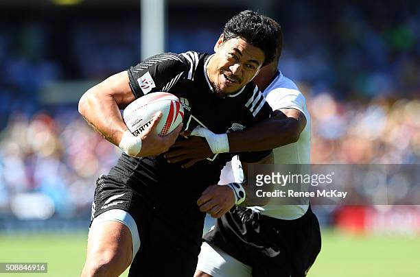 Ben Lam of New Zealand scores a try during the 2016 Sydney Sevens match between Fiji and New Zealand at Allianz Stadium on February 7, 2016 in...