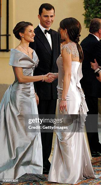 Jordan's Queen Rania greets Spanish Crown Prince Felipe and his fiancee Letizia Ortiz Rocasolano as she arrives to attend a gala dinner at El Pardo...