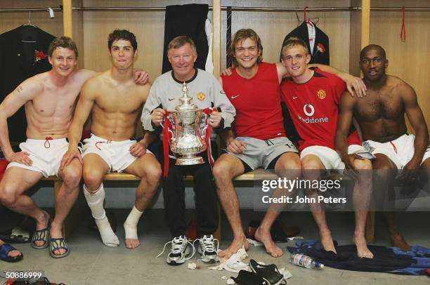 Ole Gunnar Solskjaer, Cristiano Ronaldo, Sir Alex Ferguson, Roy Carroll, Darren Fletcher and Eric Djemba-Djemba celebrate with the FA Cup in the...