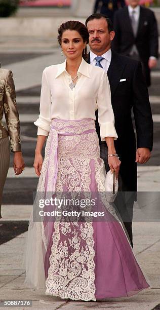 Jordan's Queen Rania arrives to attend the wedding between Spanish Crown Prince Felipe de Bourbon and former journalist Letizia Ortiz at the Almudena...