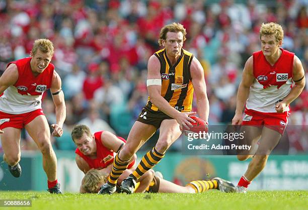 Rayden Tallis of the Hawkes in action during the round 9 AFL match between the Sydney Swans and the Hawthorn Hawkes at the Sydney Cricket Ground May...