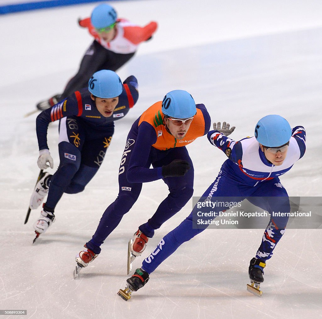 ISU World Cup Short Track Speed Skating - Day 2