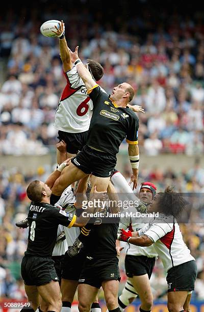 Lawrence Dallaglio of Wasps challenges Jean Bouilhou of Toulouse in the line out during the Heineken Cup Final match between London Wasps and Stade...