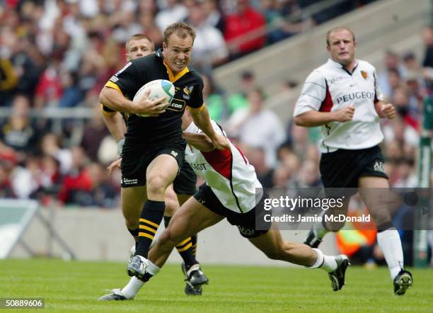 Mark Van Gisbergen of Wasps charges upfield to score a try during the Heineken Cup Final match between London Wasps and Stade Toulousain at...