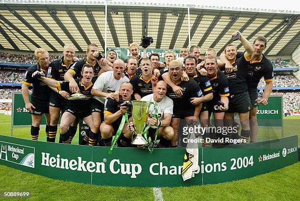 The Wasps team celebrate winning the Heineken Cup Final match between London Wasps and Stade Toulousain at Twickenham on May 23, 2004 in London,...