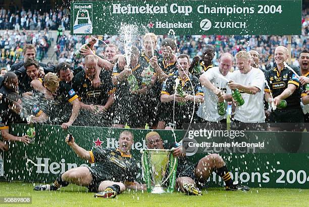 The Wasps team celebrate winning the Heineken Cup Final match between London Wasps and Stade Toulousain at Twickenham on May 23, 2004 in London,...