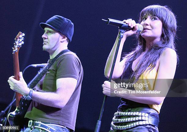 Spanish pop duo Amaral perfom in concert on May 23, 2004 at the HP Pavilion, in San Jose, California.