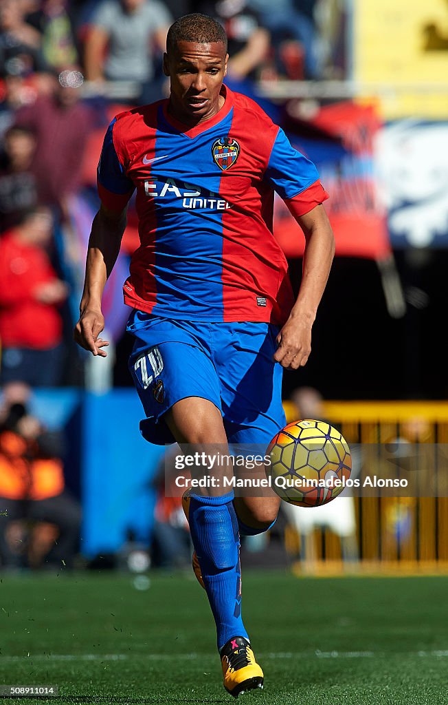 Levante UD v FC Barcelona - La Liga