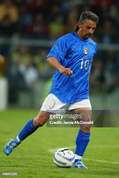Roberto Baggio of Italy in action during an International Friendly match between Italy and Spain at the Luigi Ferraris Stadium on April 28, 2004 in...