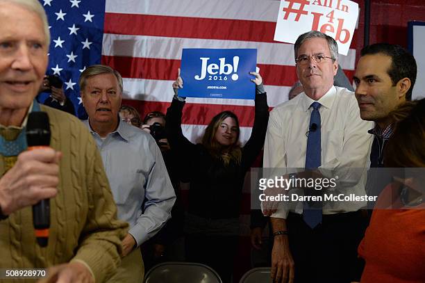 Republican Presidential candidate Jeb Bush prepares to speak at a town hall at Woodbury School with son George February 7, 2016 in Salem, New...