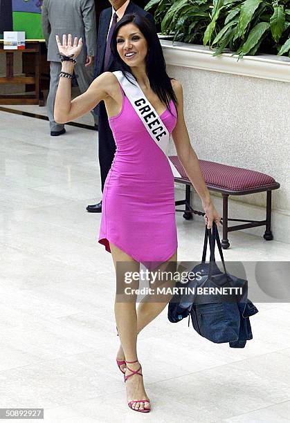 Miss Greece Valia Kakouti walks in the hotel hall in Quito, Ecuador, 24 May 2004, where the Miss Universe 2004 contest will be held next 01 June. AFP...