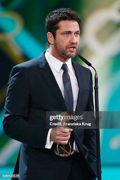 Gerard Butler attends the Goldene Kamera 2016 show on February 6, 2016 in Hamburg, Germany.