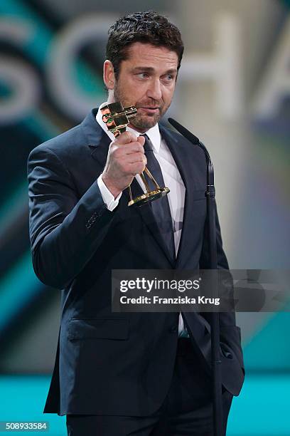 Gerard Butler attends the Goldene Kamera 2016 show on February 6, 2016 in Hamburg, Germany.