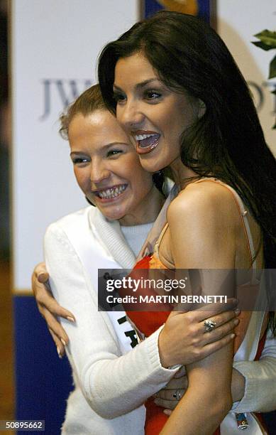 Miss Italy Laia Manetti and Mis Greece Valia Kakouti pose for photographers during an interview in Quito 25 May 2004. The Miss Universe 2004 contest...
