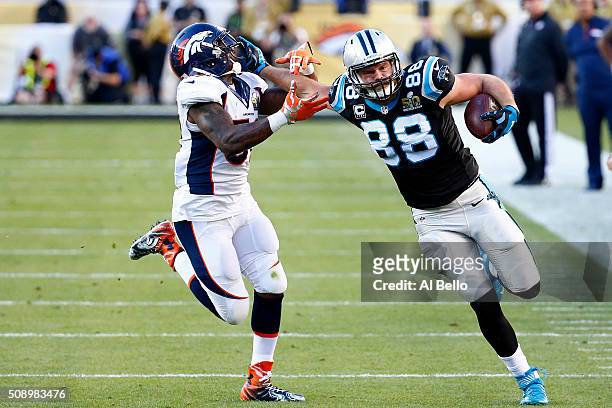 Greg Olsen of the Carolina Panthers runs after a catch against Danny Trevathan of the Denver Broncos in the first half during Super Bowl 50 at Levi's...
