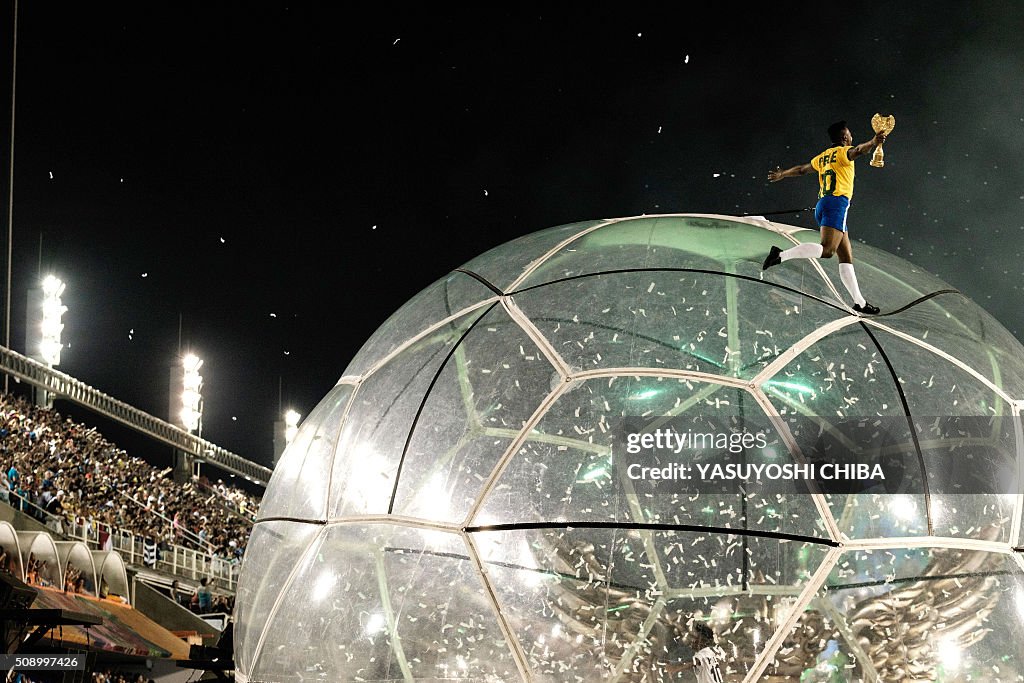 TOPSHOT-BRAZIL-CARNIVAL-RIO-PARADE-GRANDE RIO