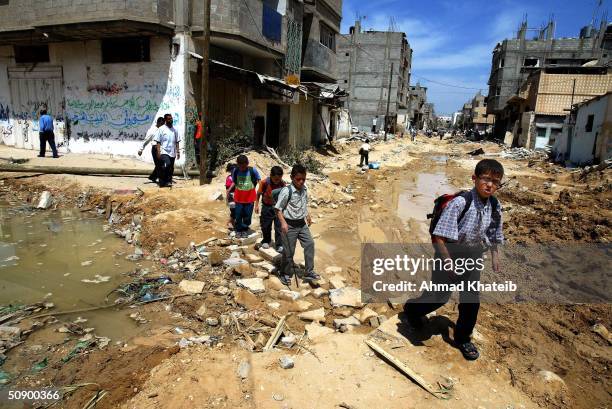 gaza strip refugees struggle after weeklong israeli military offensive in gaza - striscia di gaza foto e immagini stock