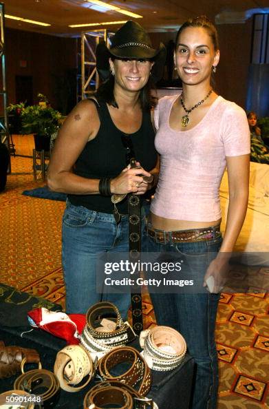Singer Ter Ree Singer Terri Clark poses with staff from the Hollywood Trading... News ...