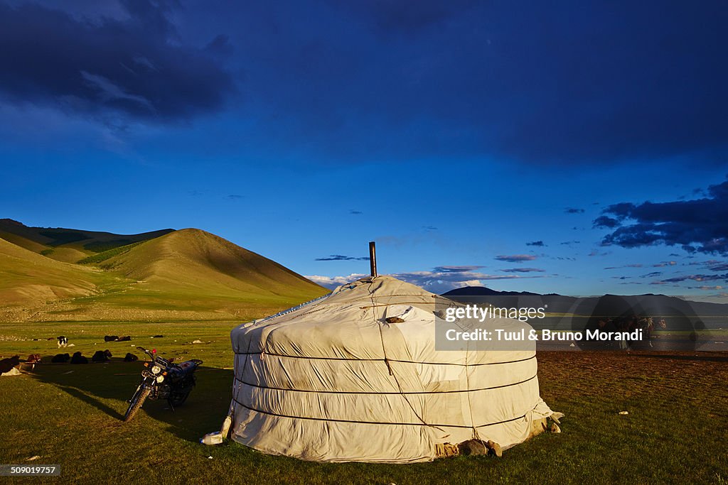 Mongolia, Bayankhongor province, nomad camp
