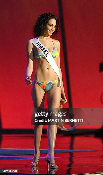 Miss Israel Gal Gadot walks on the stage in swimming suite during the first official presentation with the panel of judges in Quito, 27 May 2004. The...