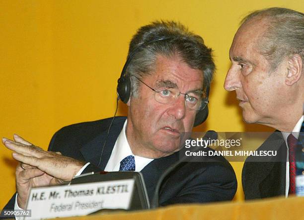 Austrian President elect Heinz Fischer speaks to outgoing President of Austria, Thomas Klestil at the press conference of the Romanian Summit 2004 in...