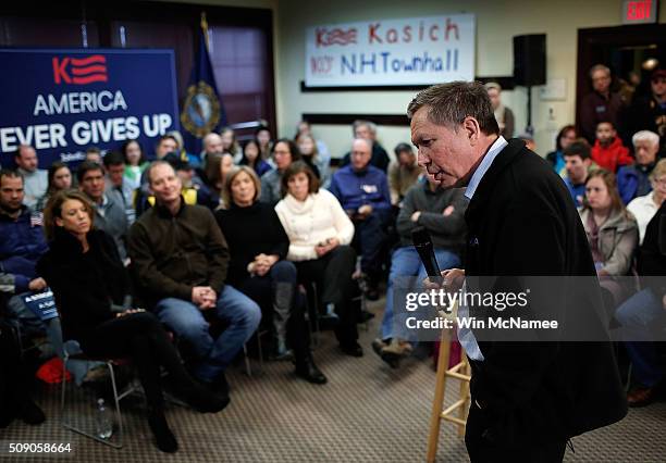 Republican presidential candidate, Ohio Gov. John Kasich answers questions during a town hall at the Plaistow Town Hall February 8, 2016 in Plaistow,...