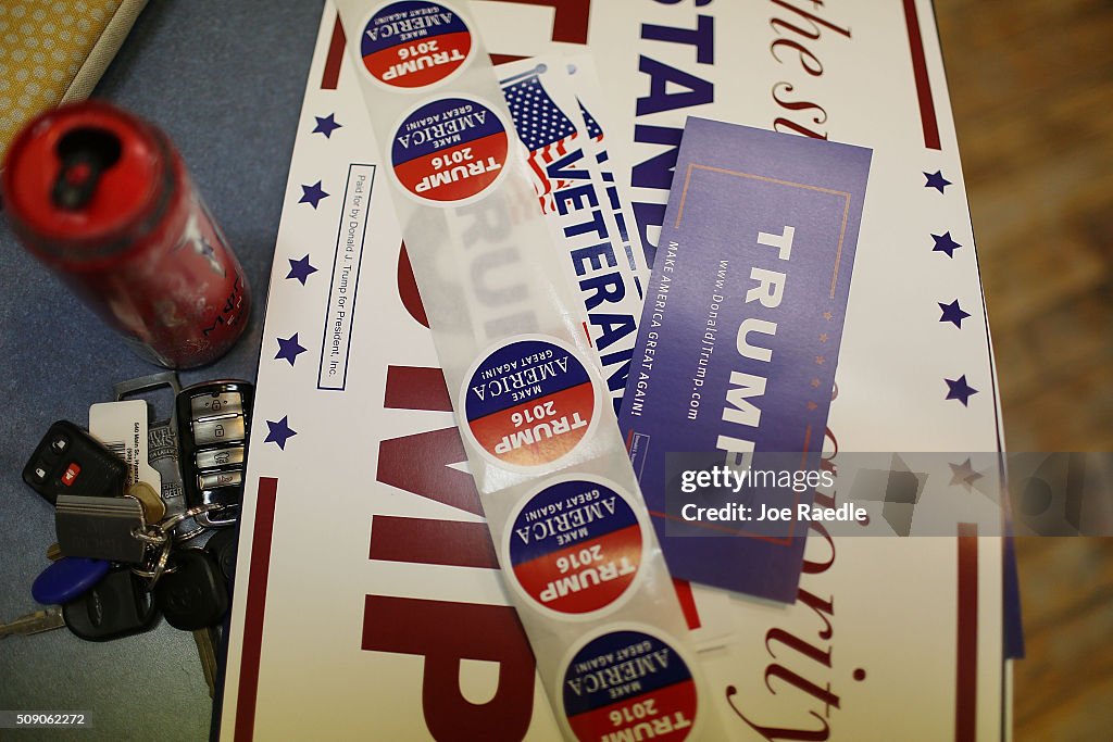 Eric Trump Makes Phone Calls With Volunteers At Trump NH Campaign Office