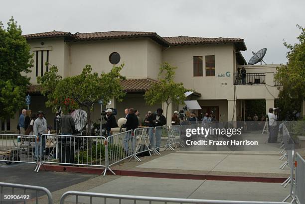 The press stand outside the Santa Maria Superior Court where a hearing in the Michael Jackson child abuse case is being held on May 28, 2004 in Santa...