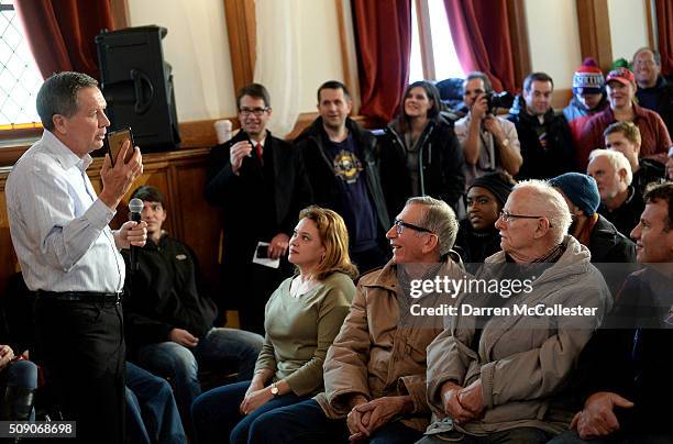 Ohio Governor and Republican Presidential candidate John Kasich holds a campaign event at the Searles School and Chapel February 8, 2016 in Windham,...