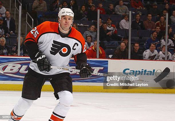 Keith Primeau of the Philadelphia Flyers skates against the Washington Capitals on January 25, 2004 at the MCI Center in Washington, D.C. The Flyers...