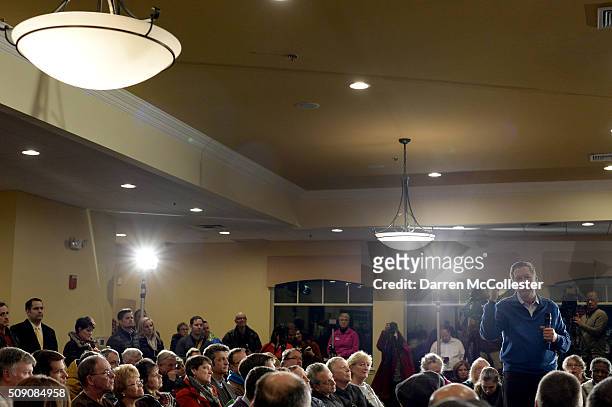 Ohio Governor and Republican Presidential candidate John Kasich speaks at a town hall at The Derryfield February 8, 2016 in Manchester, New...