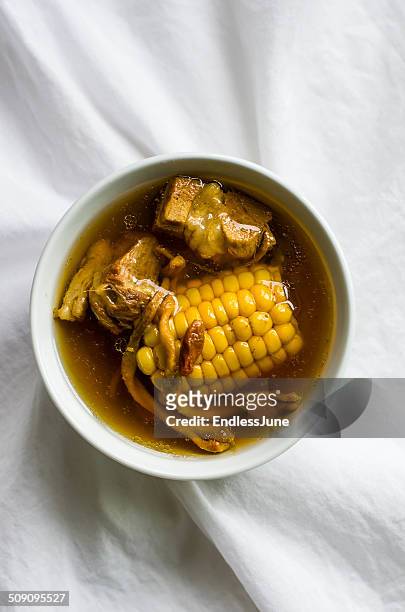 dried scallop, corn and porkchop soup - chinese soup photos et images de collection