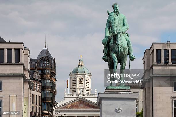 belgium, brussels, mont des arts, equestrian statue albert i of belgium - culture belge photos et images de collection