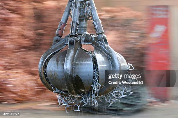 Clamshell Metal 5,799 Steel Recycling Stock Photos, High-Res Pictures, and Images ...