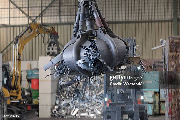 Clamshell Metal 456 Clamshell Stock Photos, High-Res Pictures, and Images - Getty Images