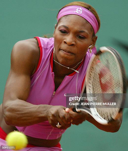 Serena Williams hits a backhand to Japanese Shinobu Asagoe in the fourth round of the French Open at Roland Garros in Paris 30 May 2004. AFP PHOTO...
