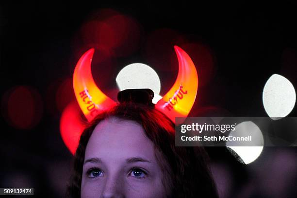 122 Red Devil Horns Stock Photos, High-Res Pictures, and Images - Getty ...