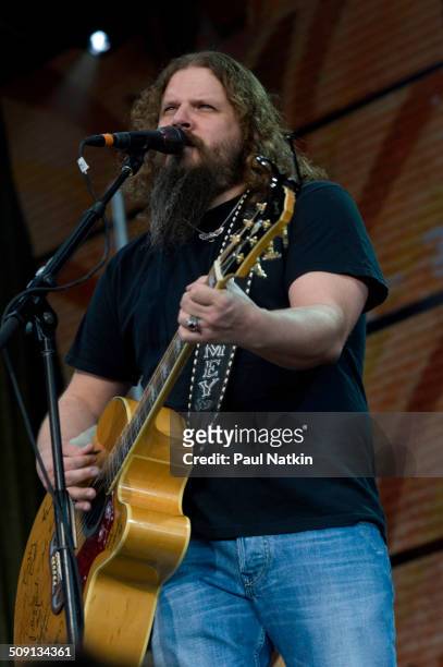 American musician Jamey Johnson performs onstage during the Farm Aid benefit concert at the Verizon Wireless Ampitheater, Maryland Heights, Missouri,...