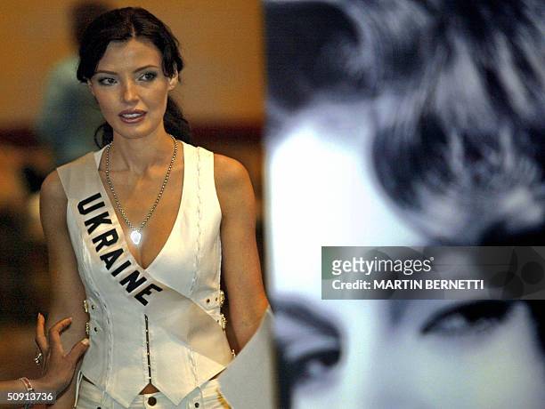 Miss Ukraine Oleksandra Nikolayenko poses to photographers on 31 May 2004, in Quito, Ecuador, during the last session of interviews. The Miss...