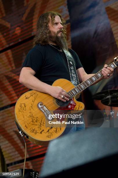 American musician Jamey Johnson performs onstage during the Farm Aid benefit concert at the Verizon Wireless Ampitheater, Maryland Heights, Missouri,...