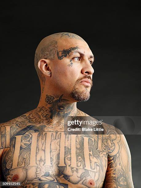 tattooed man in profile. - gang stock pictures, royalty-free photos & images