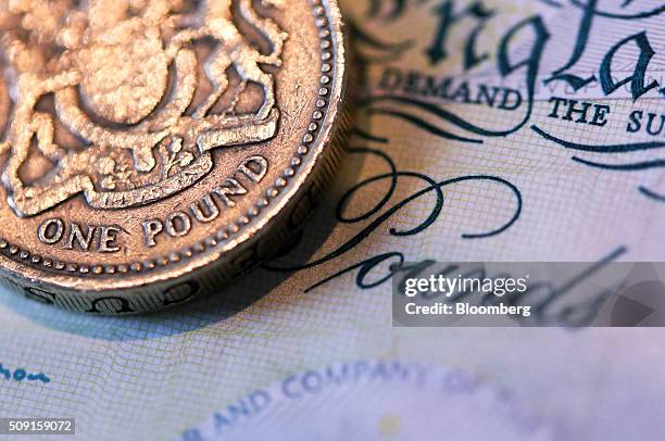 One Quid 35 1 Coin Quid Money Coin Stock Photos, High-Res Pictures, and Images ...