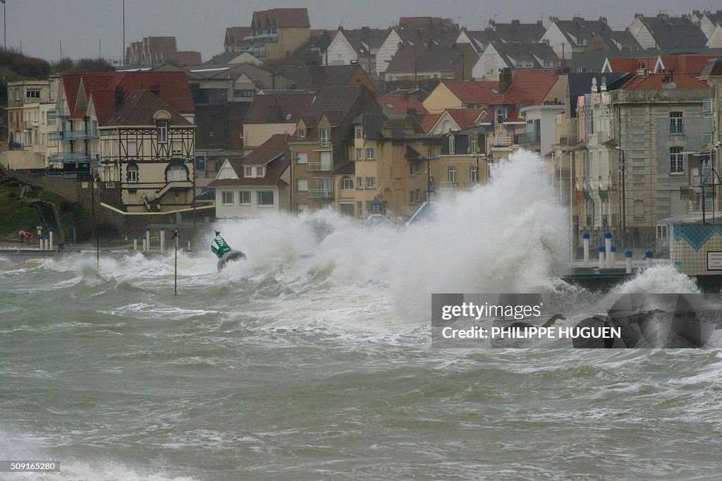 FRANCE-WEATHER-WAVE-WIND