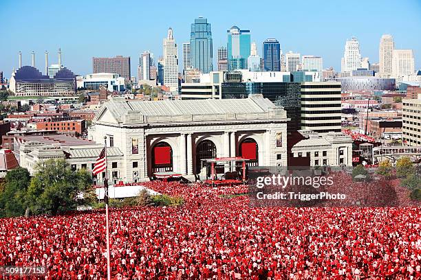 kansas city royals world series celebration 2015 - union station stock pictures, royalty-free photos & images