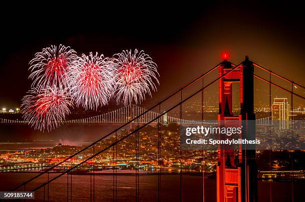 feuerwerk in san francisco, kalifornien - golden gate bridge night stock-fotos und bilder