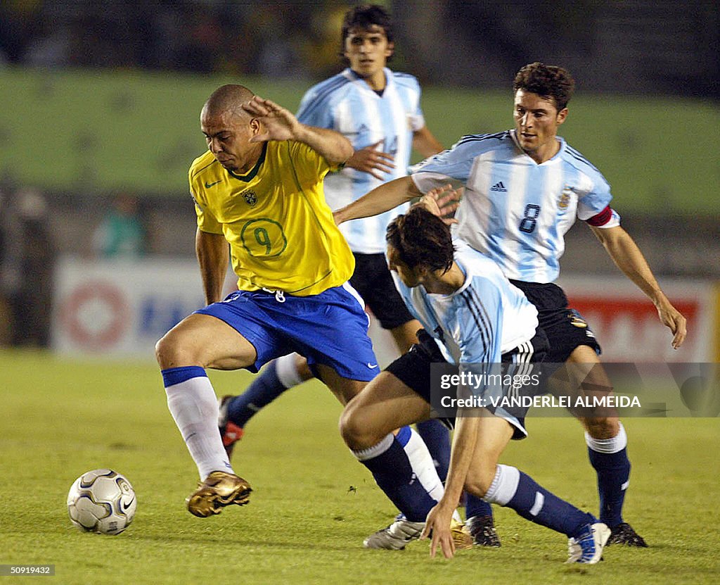 Brazilian Ronaldo (L), evades Javier Zan