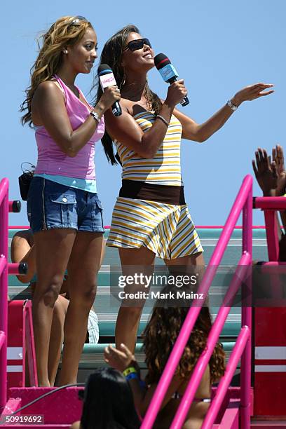 S La La and Vanessa Minnillo attend MTV's "TRL Beach House: Summer on the Run" on June 2, 2004 in Long Beach, California.