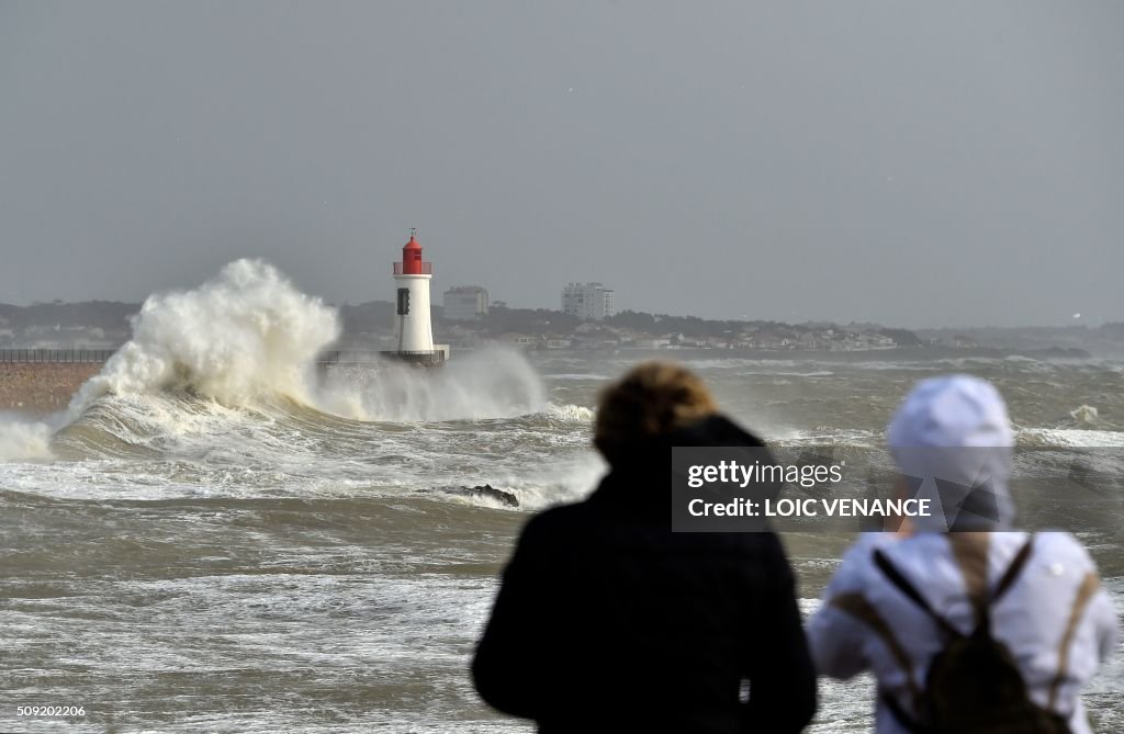 FRANCE-WEATHER-WAVE-WIND