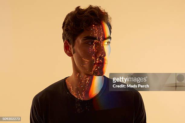 young man with cityscape reflected on to him - verlicht stockfoto's en -beelden
